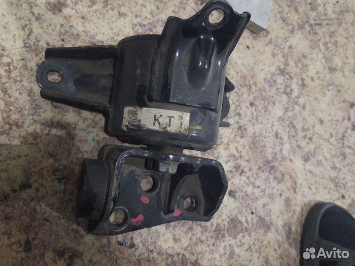 Подушка двигателя левая kia sportage