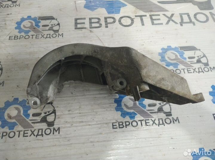 Кронштейн генератора Opel Vectra B седан X16XEL