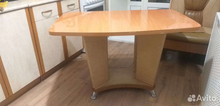Кухонный стол