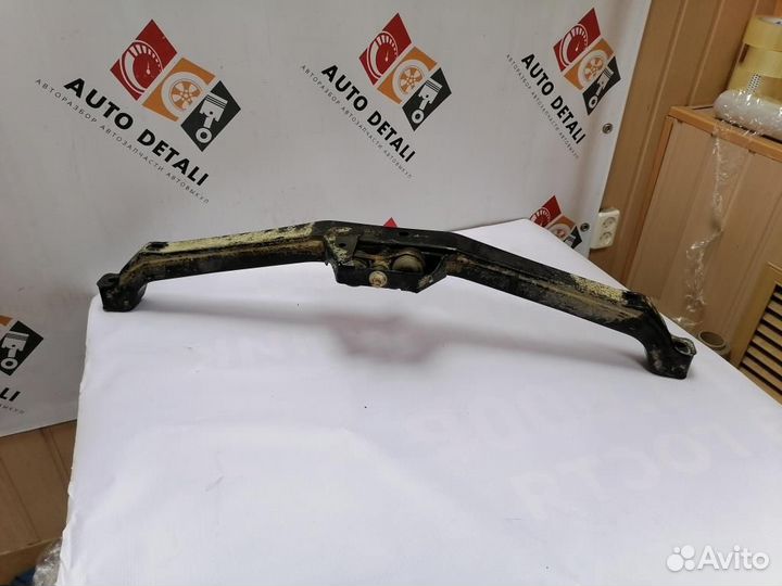 Opel Astra J Кронштейн задней балки