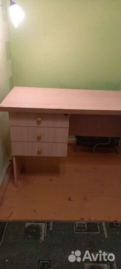 Письменный и компьютерный стол, тумбочка бу