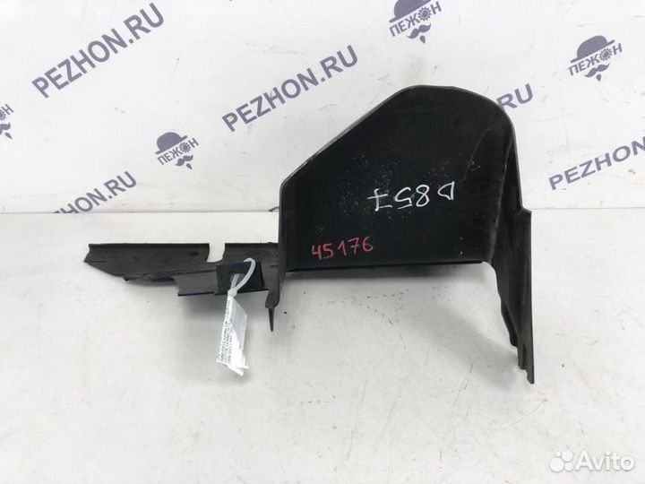 Дефлектор радиатора левый Ford Focus хэтчбек 5 дв