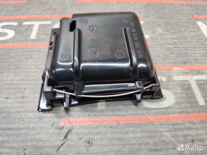 Пепельница Mercedes-Benz M-Class W164 272.967 2006