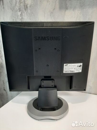 Монитор Samsung