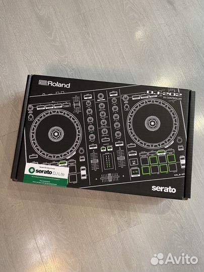 DJ-контроллер Roland DJ-202