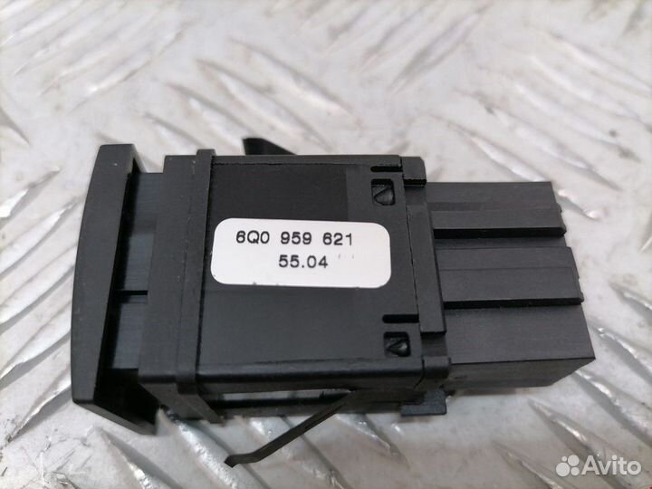 Кнопка обогрева заднего стекла Volkswagen Polo 4