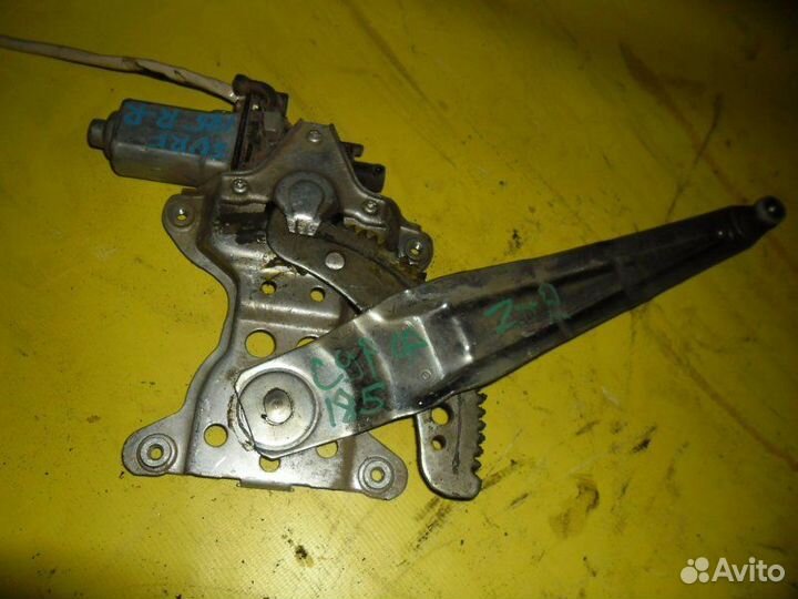 Стеклоподъемник двери задний правый Toyota Hilux