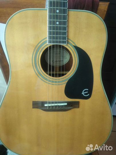 Гитара акустическая 