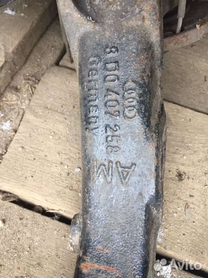 Кулак поворотный правый Audi A4 1.8T