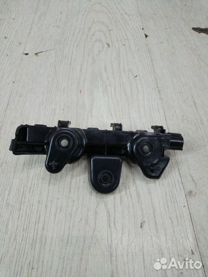 Кронштейн крепление бампера Renault kaptur Прав