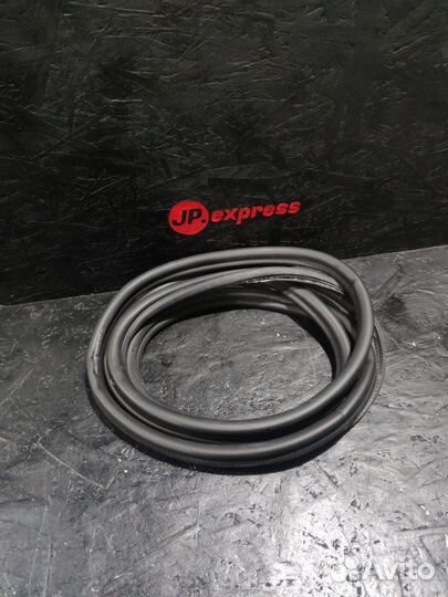 Уплотнитель крышки багажника Bmw 5 E61 N52B25 2007