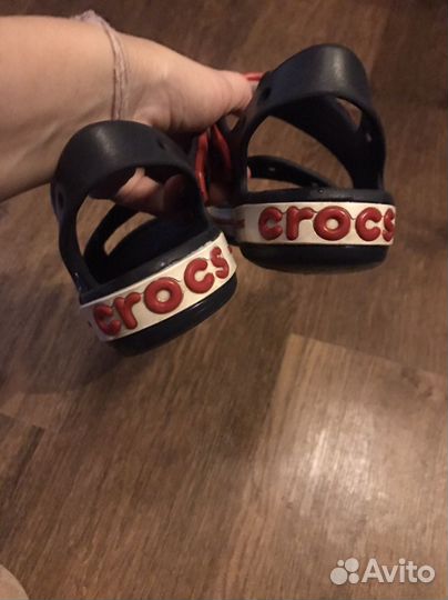 Сандалии crocs j1