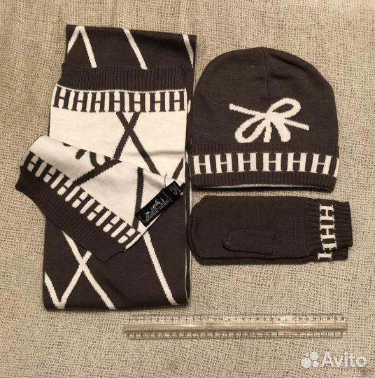 Шапки, шарфы, варешки, манишки