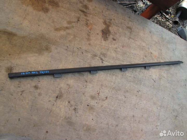 Молдинг на дверь передний правый Honda Stream RN1