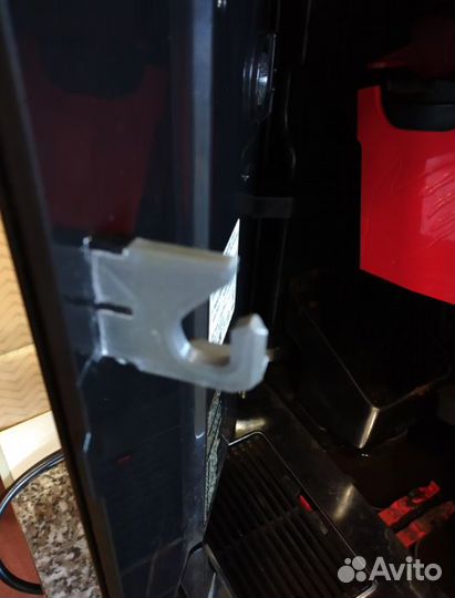 Защелка дверцы кофемашины Bosch VeroCup 100 / TIS3