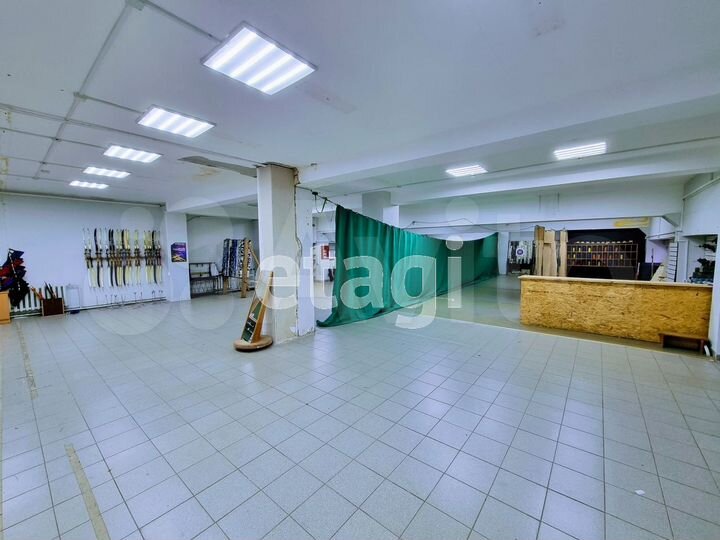 Продам торговое помещение, 650.9 м²