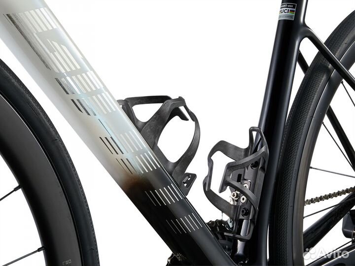 Шоссейный велосипед Giant Defy Advanced Pro 1