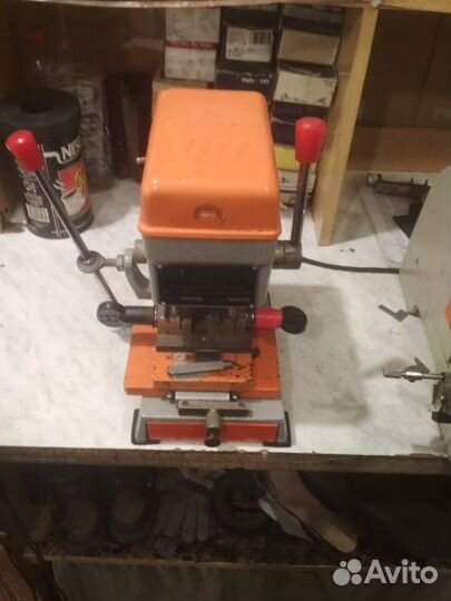 Продаю швейную машину бу