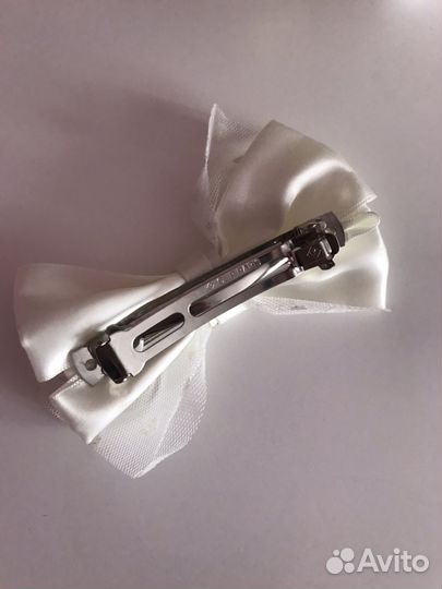 Белый бантик-заколка для волос