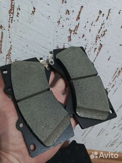 Тормозные колодки Toyota lc200