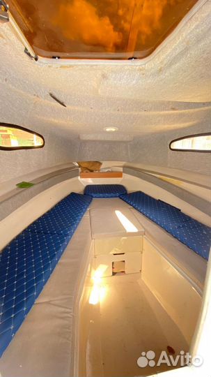 Катер с каютой