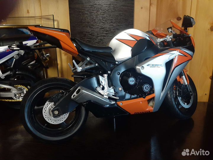 Модель мотоцикла honda 1/6