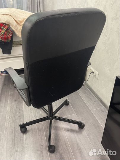 Офисное кресло