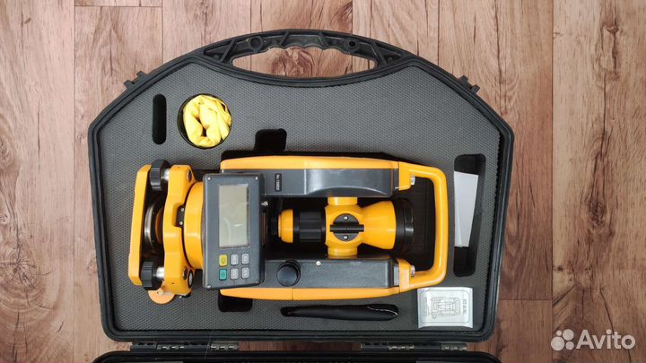 Теодолит CST/Berger DGT10