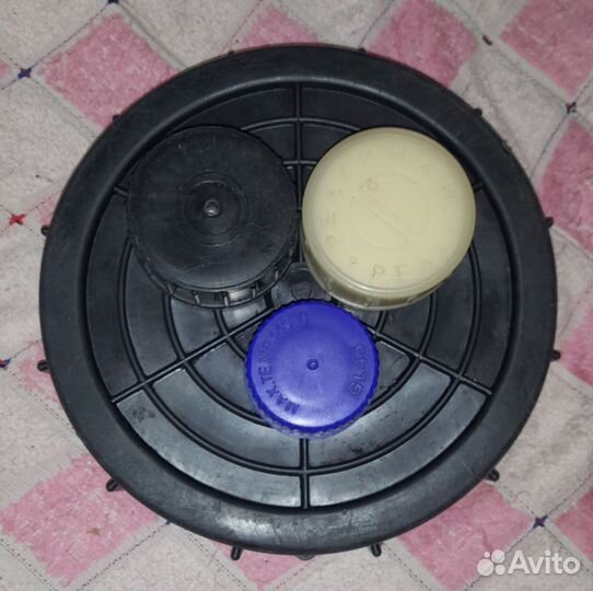 Крышки закручивающиеся разные