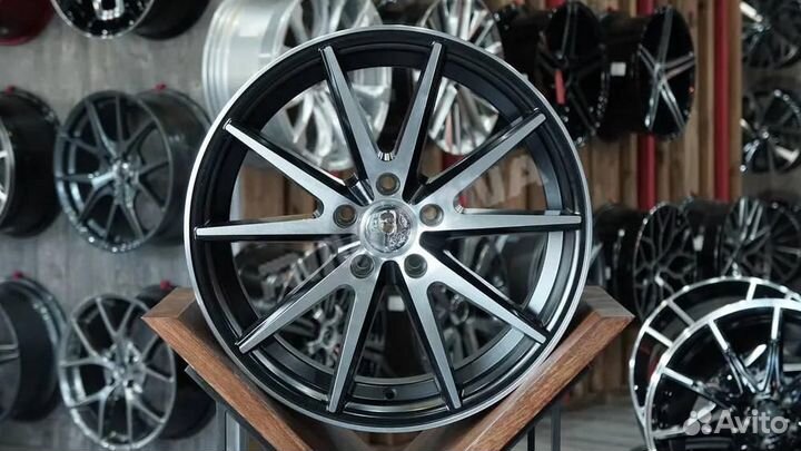 Литой диск в стиле vossen R17 4x114.3