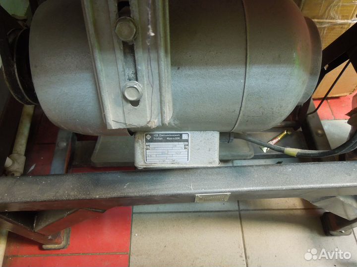 Промышленная швейная машинка, оверлок 5 ниточный