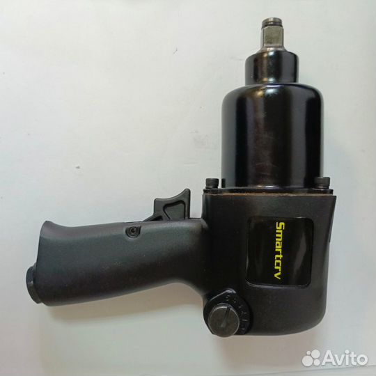 Гайковерт пневматический головками в кейсе