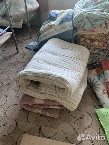 Одеяло, матрасы, подушки, постельное б/у объявление продам