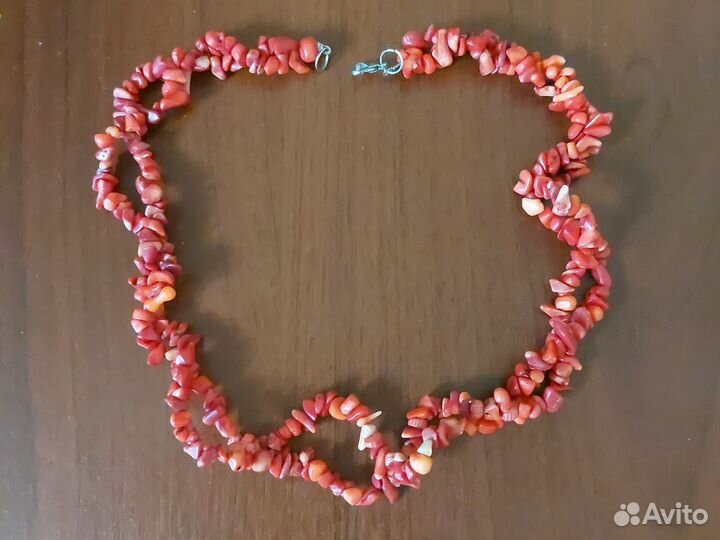 Коралловые бусы