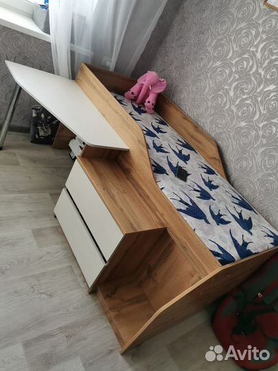 Кровать чердак со столом бу
