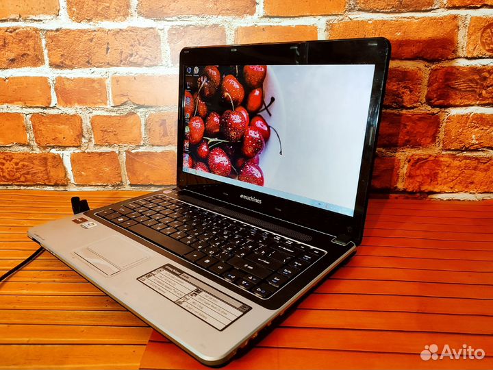 Acer Emachines D440 - V120 \ 2 Озу \ 80 HDD