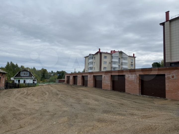 Гараж, > 30 м²