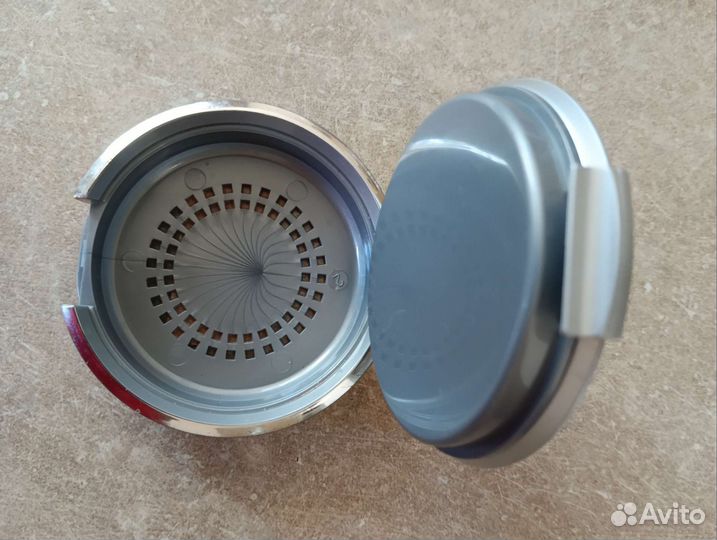 Пластиковый контейнер с зеркалом