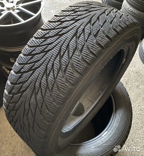 Nokian Tyres Hakkapeliitta 9 235/50 R17