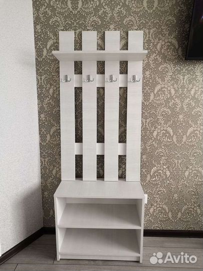 Продам вешалку в прихожую