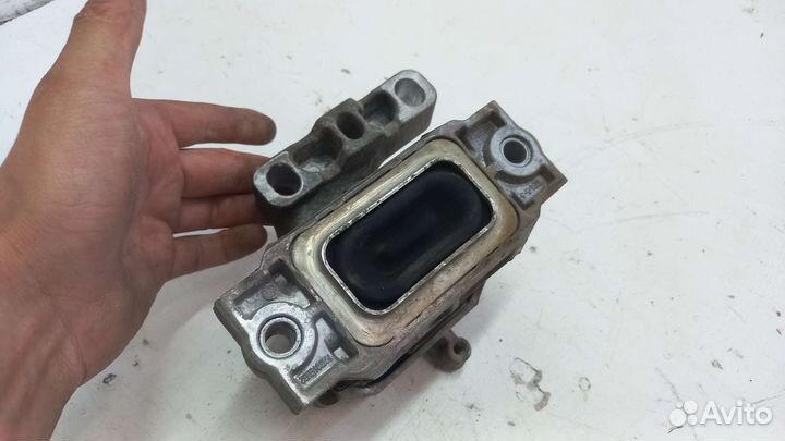 Опора двигателя правая Skoda Octavia A5