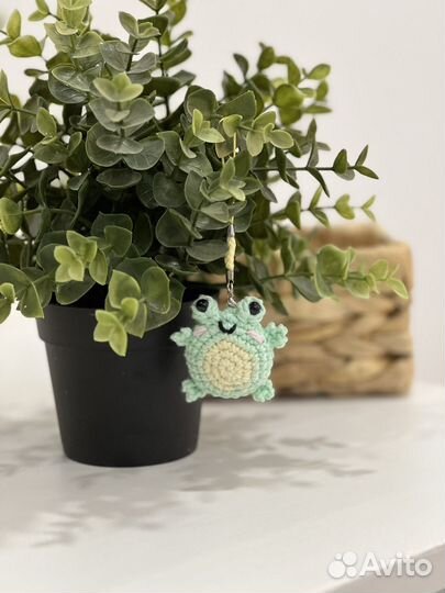 Вязаный брелок