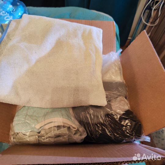 Коробка вещей для ребенка. Обувь, одежда б/у