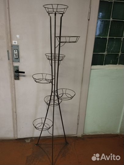 Подставка для цветов напольная металлическая