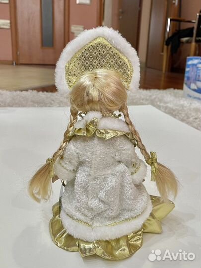 Снегурочка под елку на новый год статуэтка
