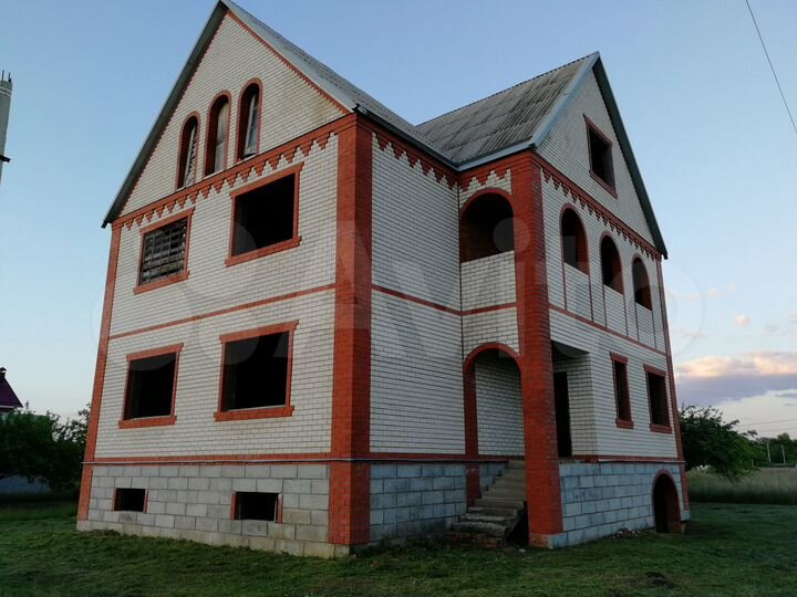 Дом 215 м² на участке 10 сот.