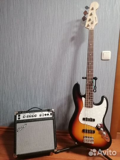Бас гитара с комбоусилителем
