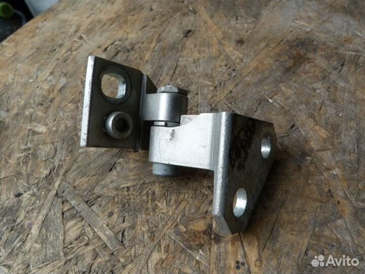 Петля двери задней левой верхняя VW Jetta 2006-201