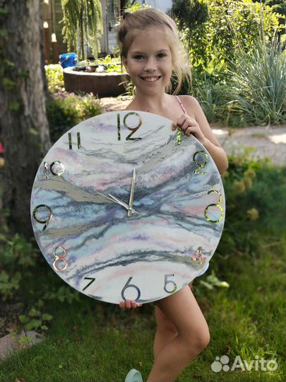 Часы настенные авторские из эпоксидной смолы