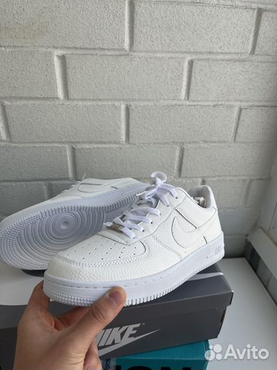 Кроссовки Nike Air Force 1 '07 белые как новые